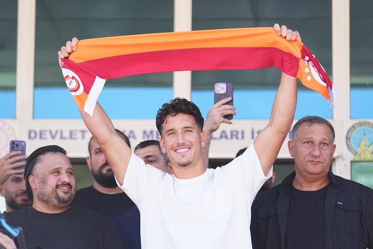 Galatasaray Deniz Gül'ü resmen açıkladı! Transferin mali detayları belli oldu