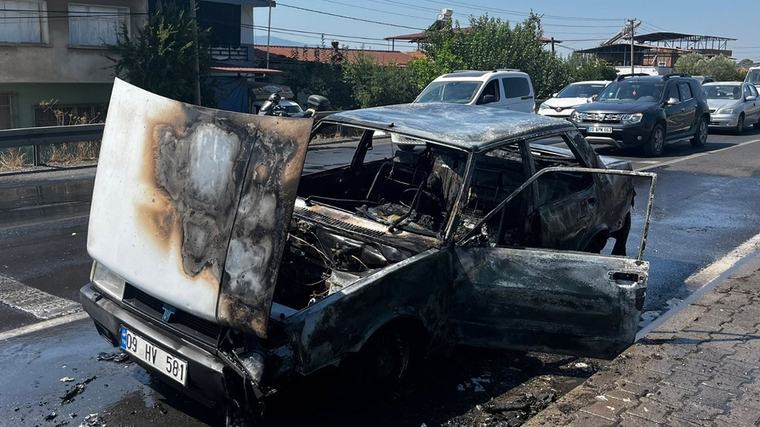 Aydın'da seyir halindeki otomobil alev alev yandı