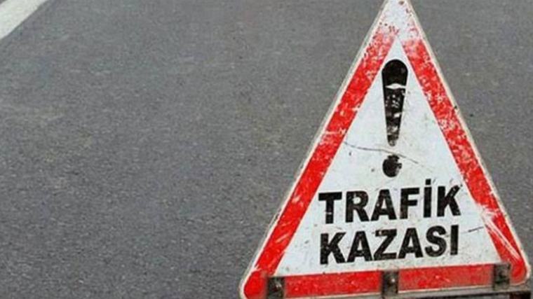 Pikap ile otomobil çarpıştı: 1'i çocuk 4 yaralı