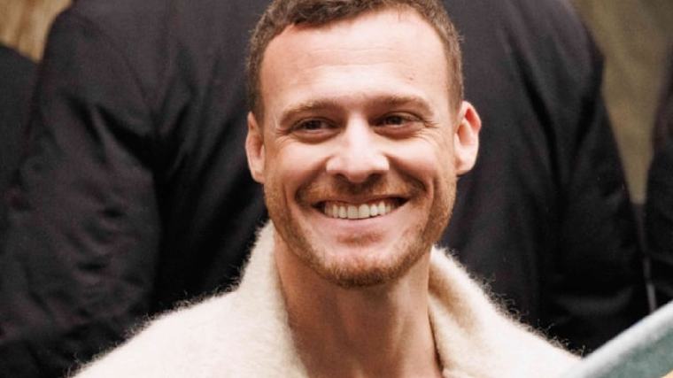 Kerem Bürsin'den sevenlerini korkutan haber: Ameliyat oldu
