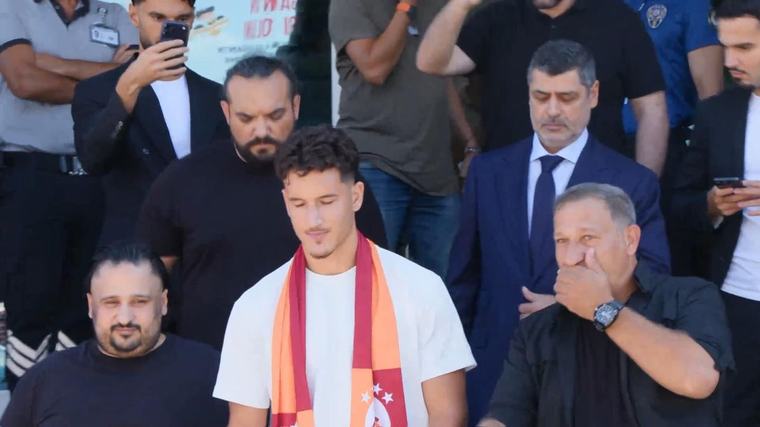 Galatasaray'ın yeni transferi Deniz Gül İstanbul'da