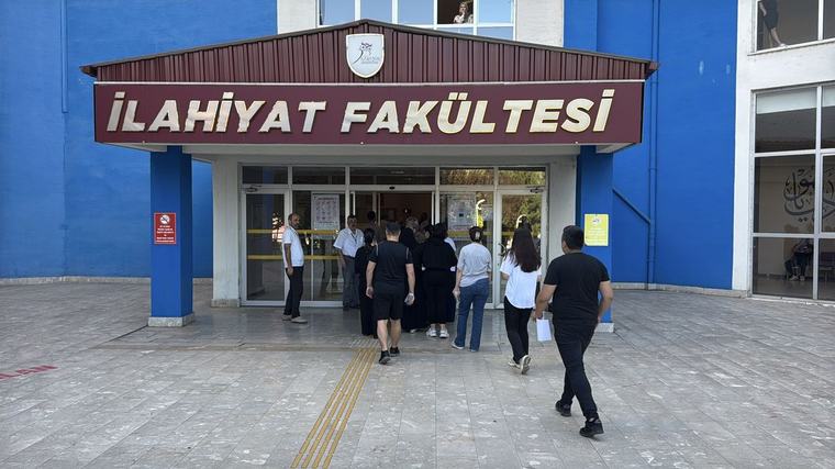 KPSS’de sınav heyecanı: Bazı adaylar salona koşarak yetişti