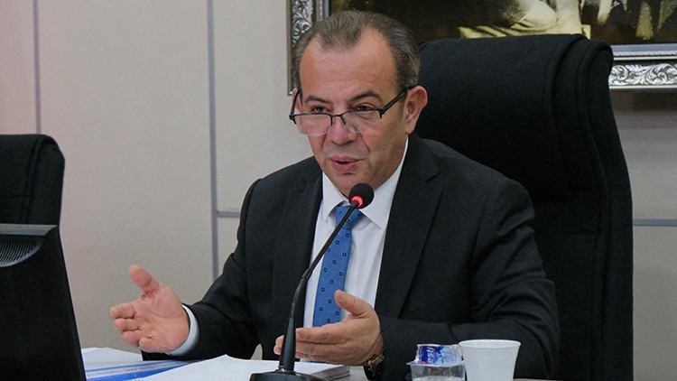 Tanju Özcan mahkemede baygınlık geçirdi