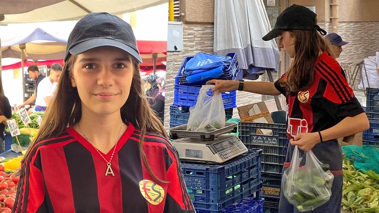 Formasını giydi tezgah başına geçti. 14 yaşındaki Azra harçlığını böyle çıkarıyor