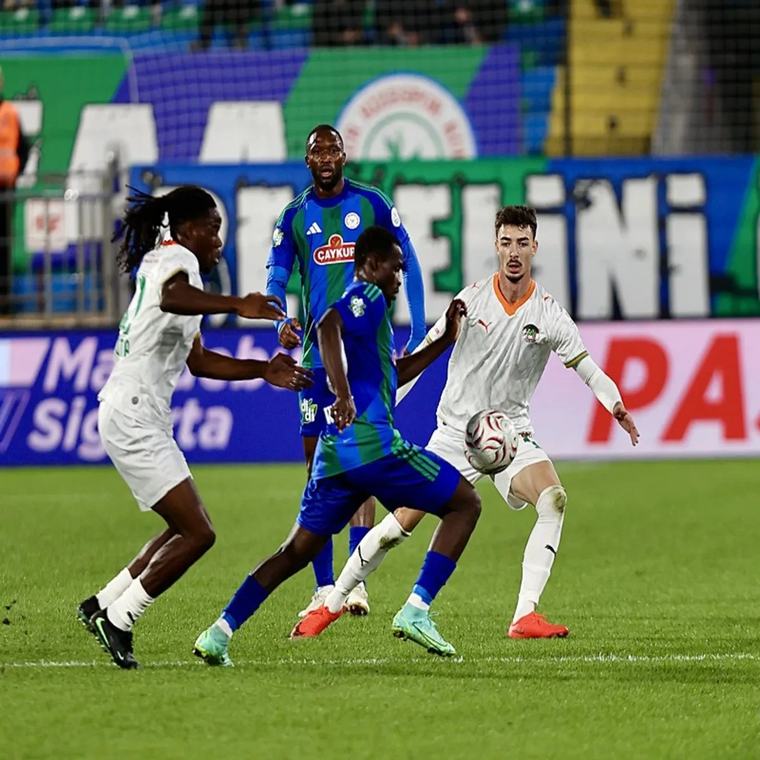 Rize'de kazanan Corendon Alanyaspor!