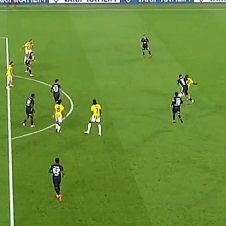 Kadıköy’de gol sevinci kısa sürdü! İrfan Can Kahveci ofsayta takıldı