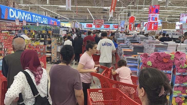 Okul alışverişinde yeni hesap! 22 parçalık kırtasiye seti 1.900 TL satıldı: Veliler sabah erken saatlerde akın etti