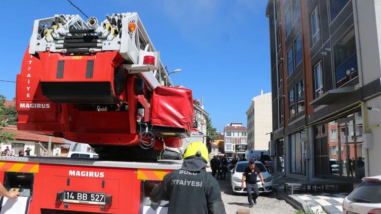 Çamaşır makinesi yandı, gözyaşlarına hakim olamadı!