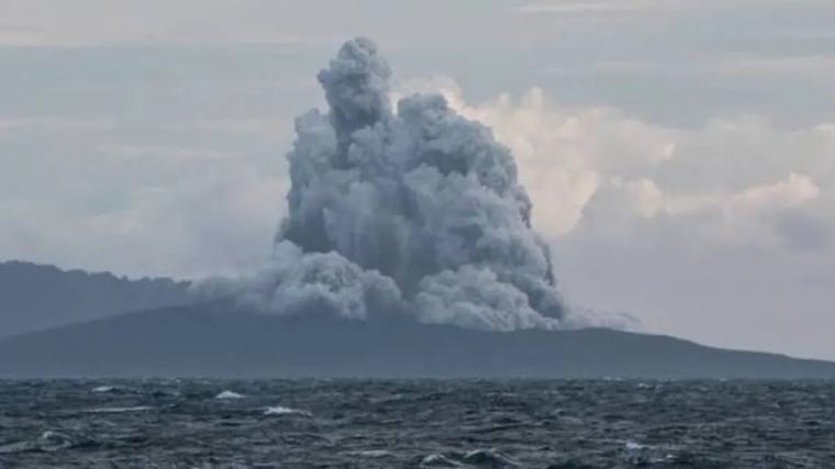 Endonezya'daki Anak Krakatau Yanardağı'nda patlama