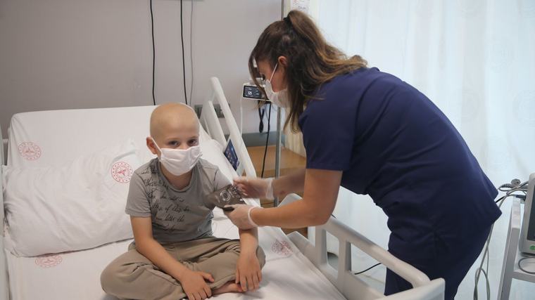 7 yaşındaki çocuğun karnında çıktı! Doktorlar da şaşırdı, tam 30 santim...