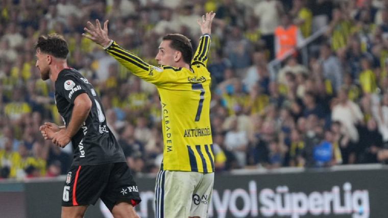 Kerem Aktürkoğlu derbi biter bitmez hakemin peşinden gitmeye kalktı