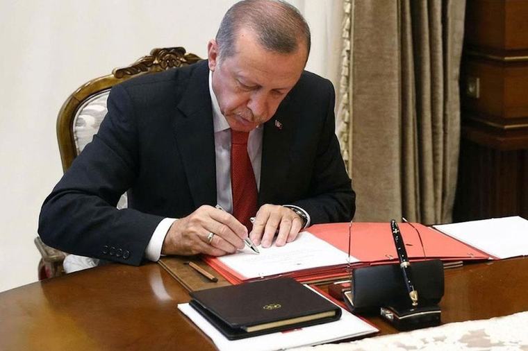 Cumhurbaşkanı Erdoğan'dan 4 bakanlıkta atama ve görevden alma kararları 01:28