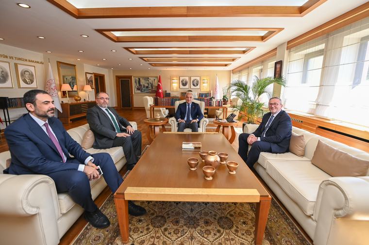 Bakan Ersoy ile Prof. Dr. Erhan Afyoncu'dan tarih ve kültür buluşması