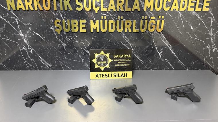Sakarya’daki operasyonda otomobilin motorundan silah çıktı