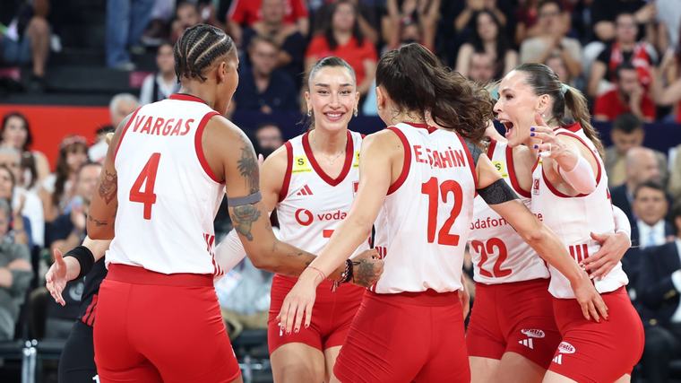 Sultanlar final için parkede!