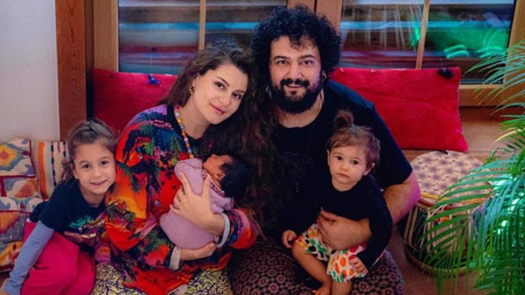 Atiye 4'üncü kez anne oldu: Kur'an okuyan ünlü şarkıcının bebeğine verdiği isim dikkat çekti
