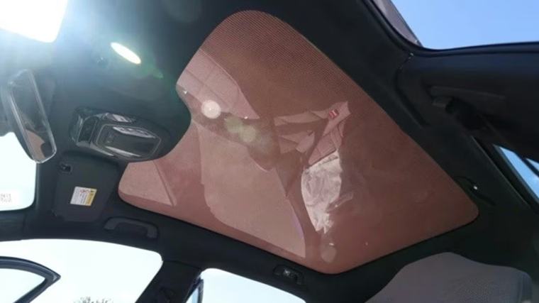 Çinli otomotiv devi Hongqi'den sektörel devrim: Elektrik üreten perovskit cam tavan tanıtıldı