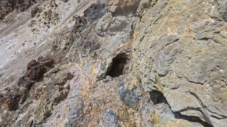 Tendürek Dağı'nın kraterine indiler: Adeta cehennem çukuru