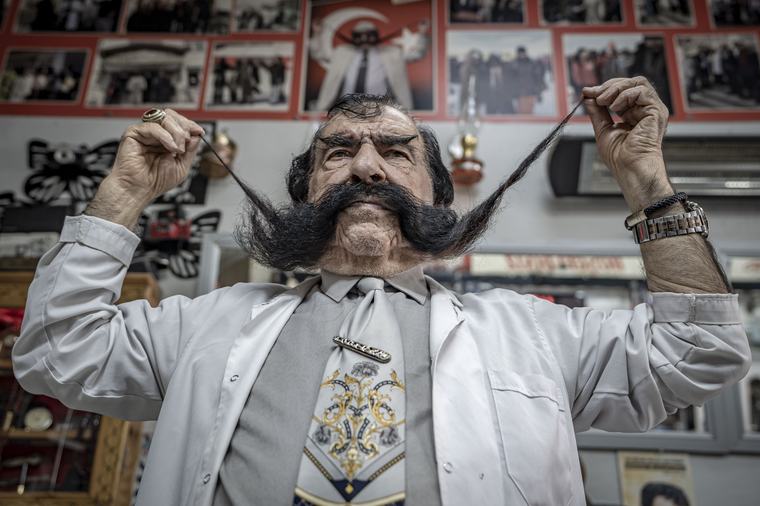 70 yıldır kesmiyor. Horasanlı Pala'nın bıyıkları 1,5 metreye ulaştı, "Çok gizli bakımlar yapıyorum"