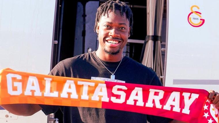 Galatasaray transfer açıklamasıyla güne başladı: Yeni stoper, İstanbul'da