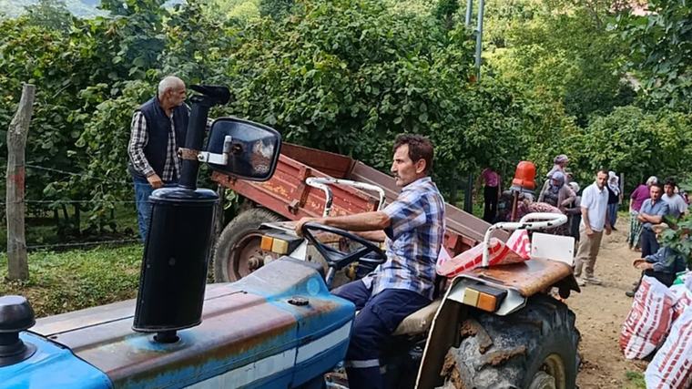 Samsun'da traktörün römorku devrildi: 6 yaralı