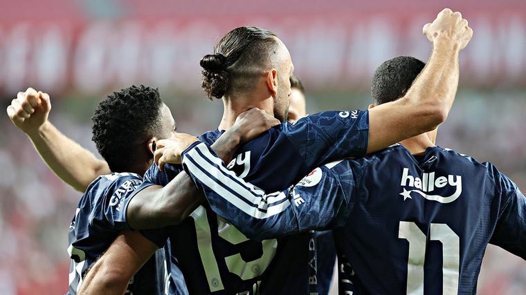 Fenerbahçe'nin Şampiyonlar Ligi kadrosu belli oldu! 4 isim kadroda yok