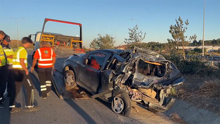 Gişelerde feci kaza! Ticari araçta can pazarı