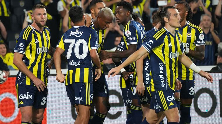 Fenerbahçe'de 4 yıldızla yollar ayrıldı: Saatler kala yaprak dökümü