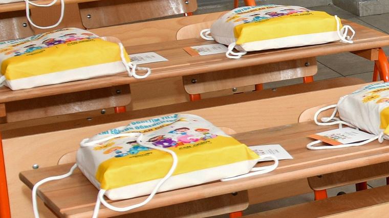 Öğrenciler ve velilerin yüzünü güldürecek: Sınıflarda sıralarda öğrencileri bekliyor
