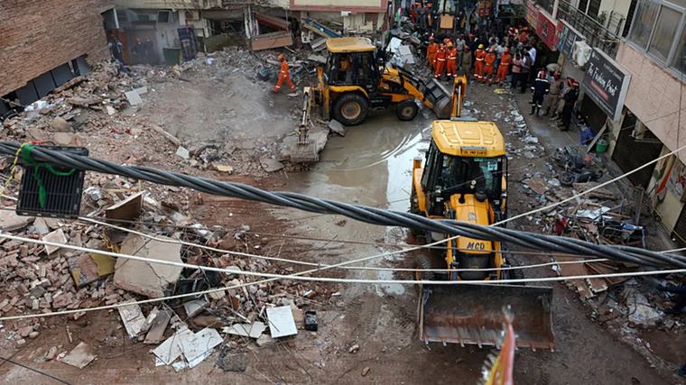 Hindistan’da öğrenci yurdu yerle bir oldu: 6 ölü