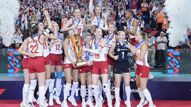 Filenin Sultanları Avrupa Şampiyonu! (İtalya 2-3 Türkiye voleybol maçı)