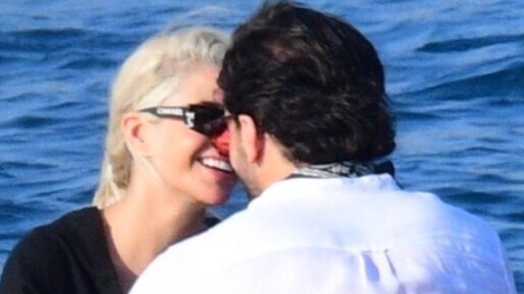 Büşra Pekin Bodrum’da teknede çıkan görüntülerle ilgili ilk kez konuştu: “Aşk demeyelim”