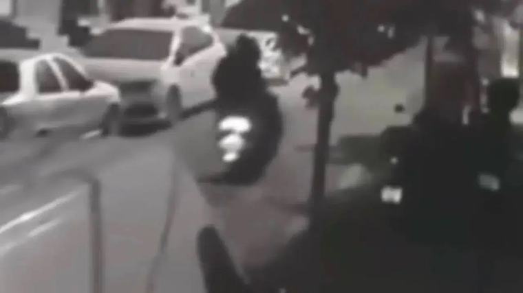 Küçükçekmece ve Gaziosmanpaşa’da dernek şubelerine silahlı saldırı: İki şüpheli yakalandı