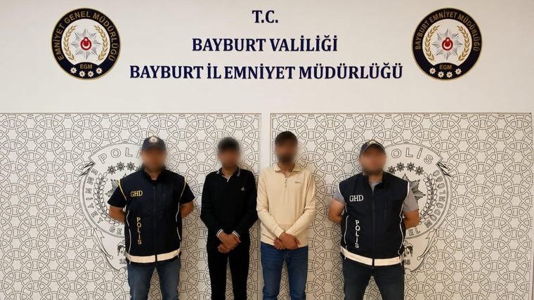 Bayburt’ta 2 düzensiz göçmen sahte belgeyle yakalandı