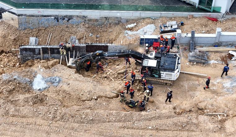 Başakşehir'de inşaatta göçük! 1 işçi hayatını kaybetti