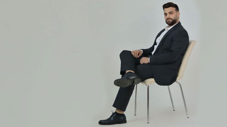Çok oturmak fıtık ediyor! Belinizi sandalyede çürütmeyin