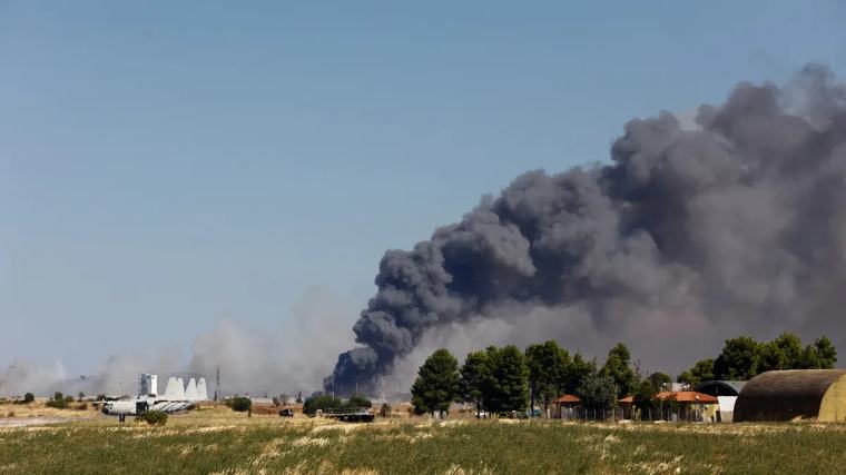 Yunanistan’da hava gösterisinde "Phantom" tipi savaş uçağı düştü: 2 kişi hayatını kaybetti
