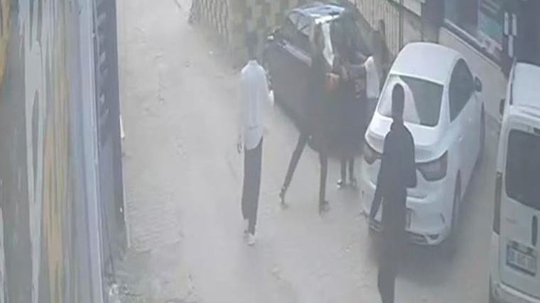 Sokakta dayak yiyen kadını kurtardı, başına gelmeyen kalmadı! Bunun adı nankörlük