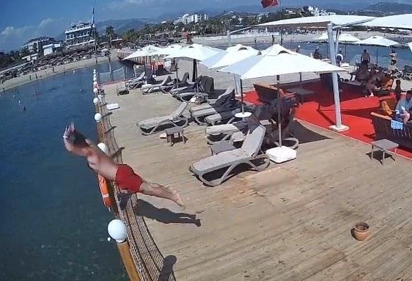 Uyarıya rağmen ölüme balıklama atladı!