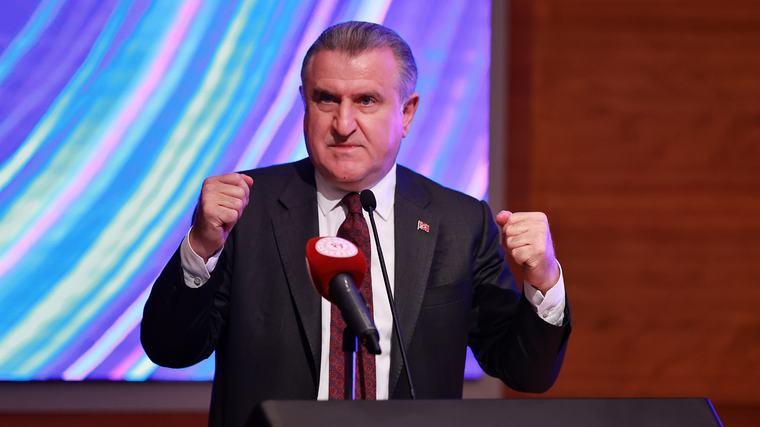 Bakan Bak'tan milli sporculara Akdeniz Oyunları kutlaması