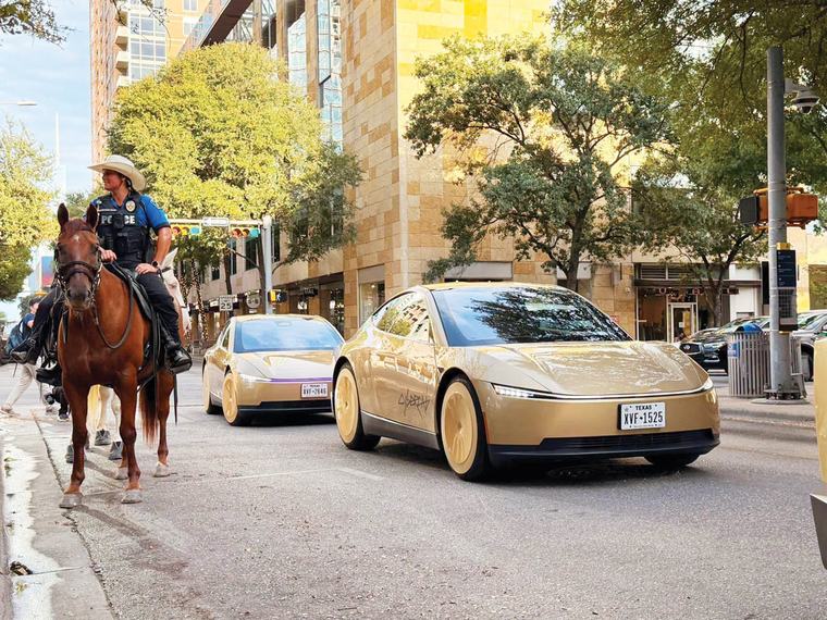 Tesla Cybercab’i yola çıkardı