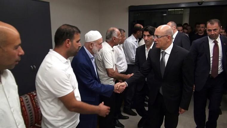 Bakan Şimşek vefat eden yeğeninin taziyesine katıldı!