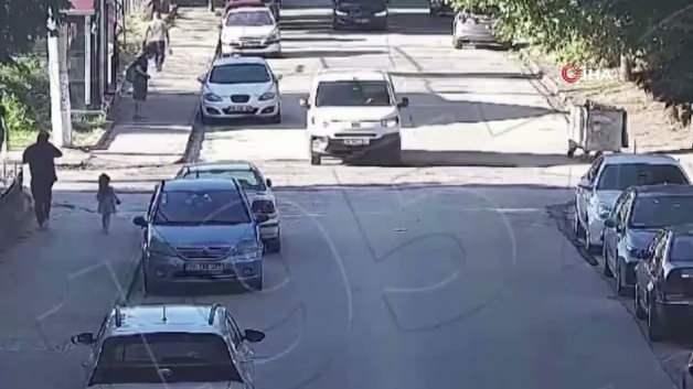 Eskişehir'de feryat yükseldi: Minik Elif'in can verdiği kaza kamerada!