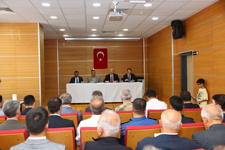 Adıyaman'da Muhtarlarla Toplantı