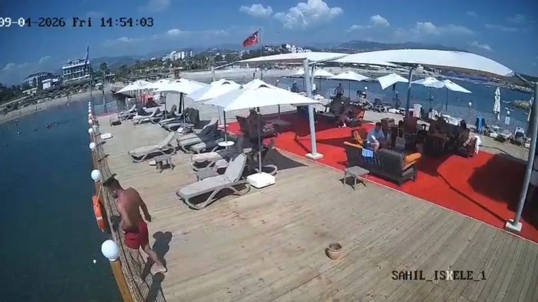 Alanya’da sığ denize baş üstü atlayan 39 yaşındaki adam hayatını kaybetti
