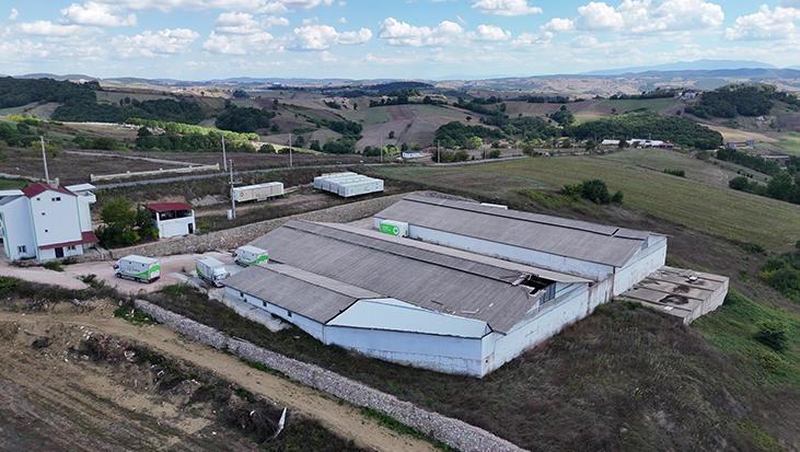 Kocaeli'de çürümeye bırakılan Ahbap deposundaki yardım malzemeleri görüntülendi