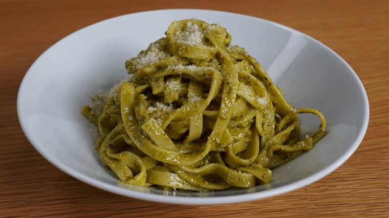 #Pesto Soslu Kiraz Domates Salatası